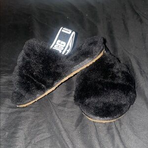 UGG Toddler Girl Plush Black Slippers